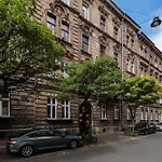 Charming Apartment Near The Main Market Square - By Upstairs
