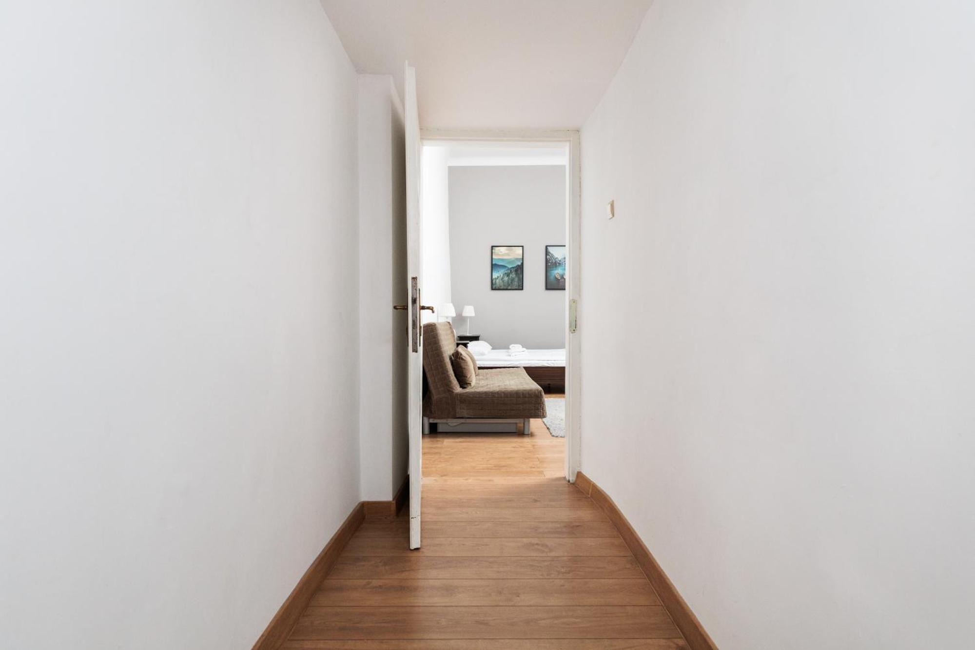 Charming Near The Main Market Square - By Upstairs Apartment *