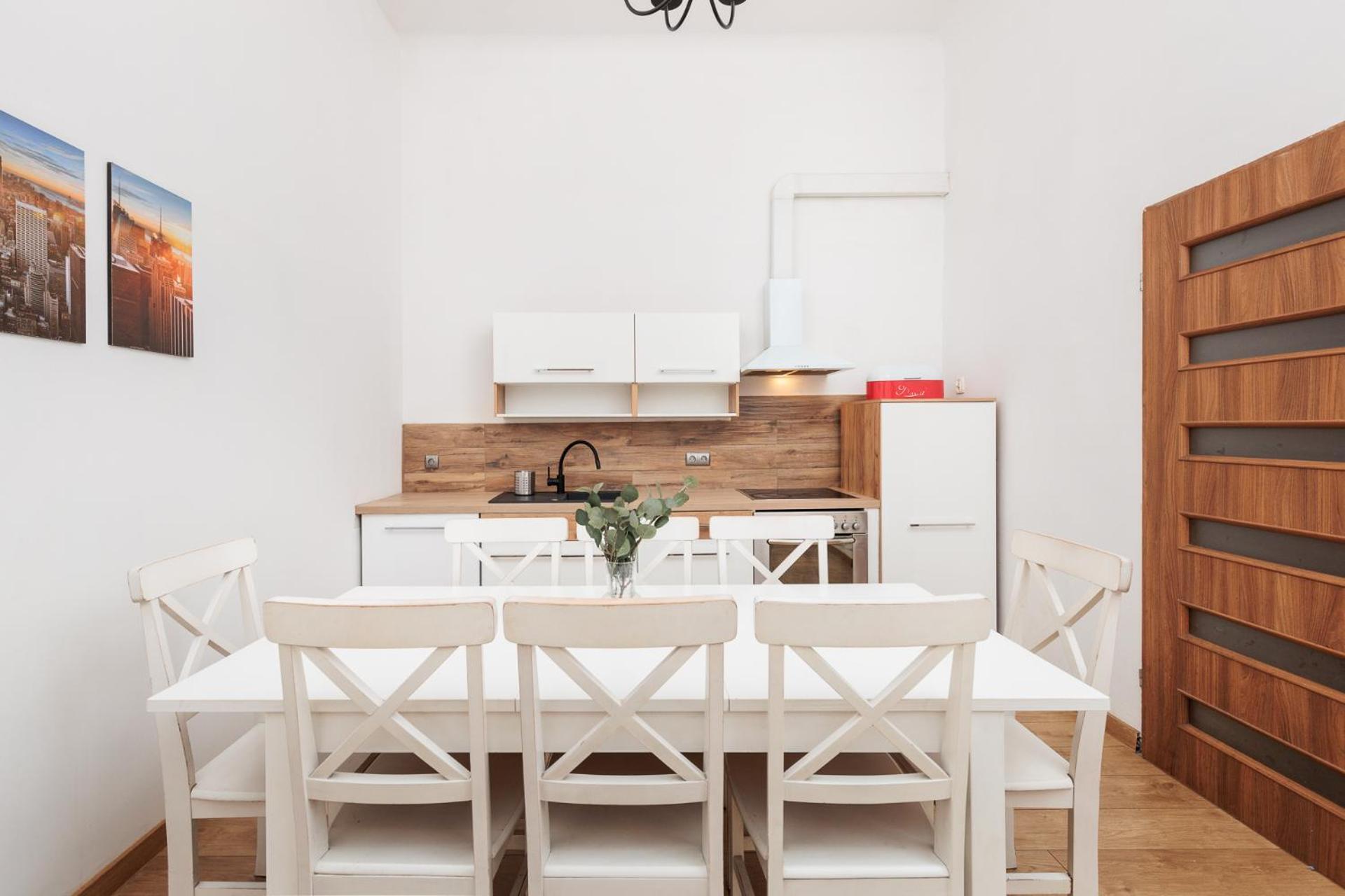 Charming Near The Main Market Square - By Upstairs Apartment
