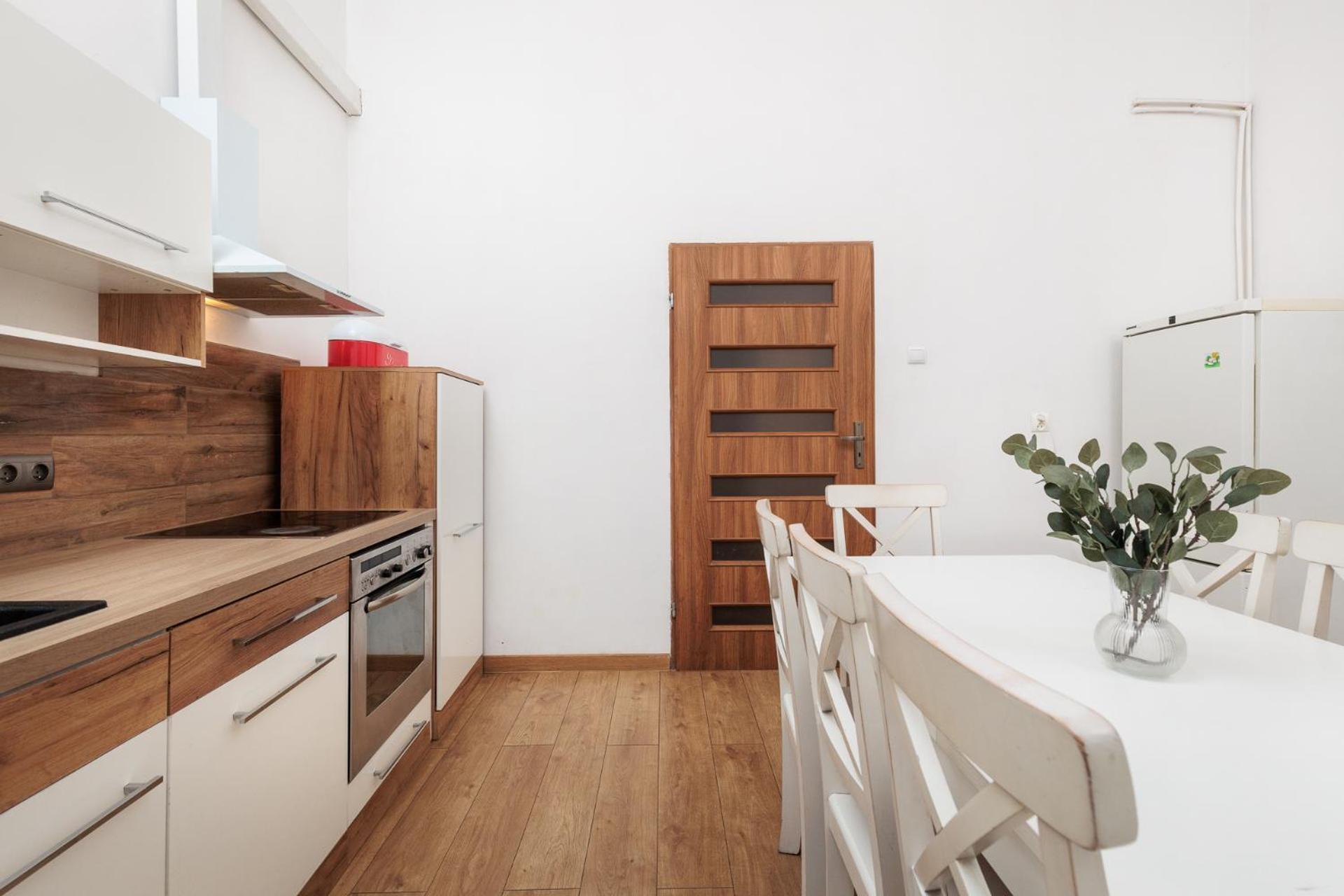 Charming Near The Main Market Square - By Upstairs Apartment *